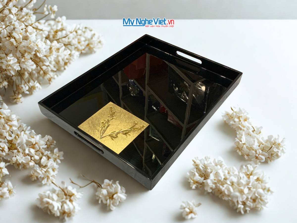 Khay sơn mài dát vàng lá cây nền đen