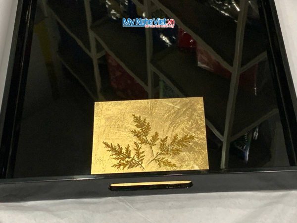 Khay sơn mài dát vàng lá cây nền đen
