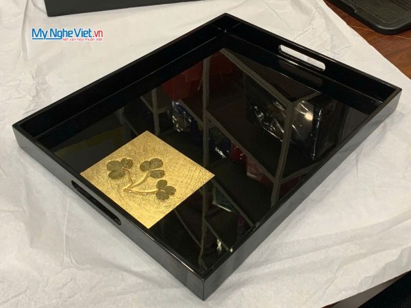 Khay sơn mài dát vàng lá cây nền đen