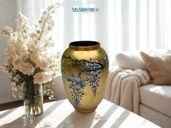 Lọ hoa sơn mài hoa tử đằng đắp nổi phù điêu