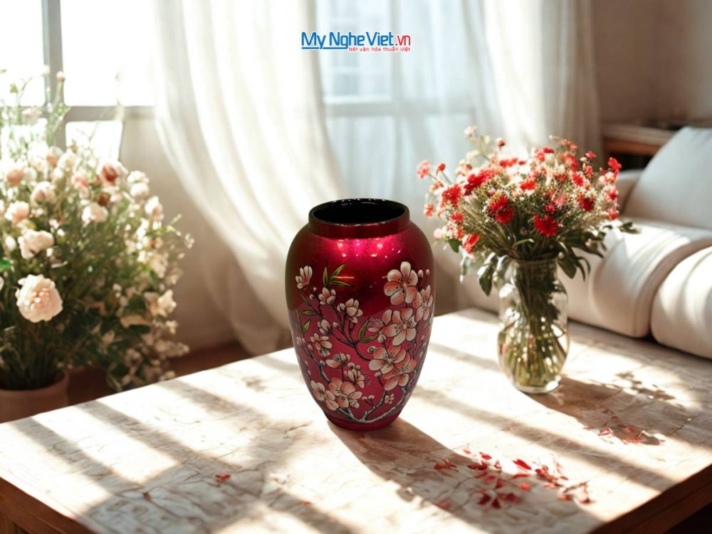 Lọ hoa sơn mài hoa đào đắp nổi phù điêu