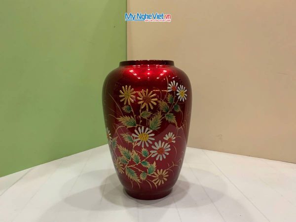 Lọ hoa sơn mài hoa cúc đắp nổi phù điêu