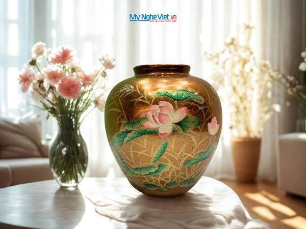 Lọ hoa sơn mài đắp nổi phù điêu