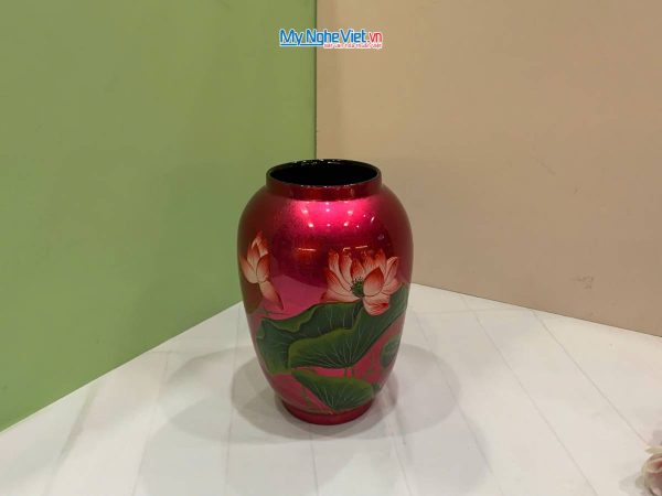 Lọ hoa sơn mài hoa sen đắp nổi phù điêu