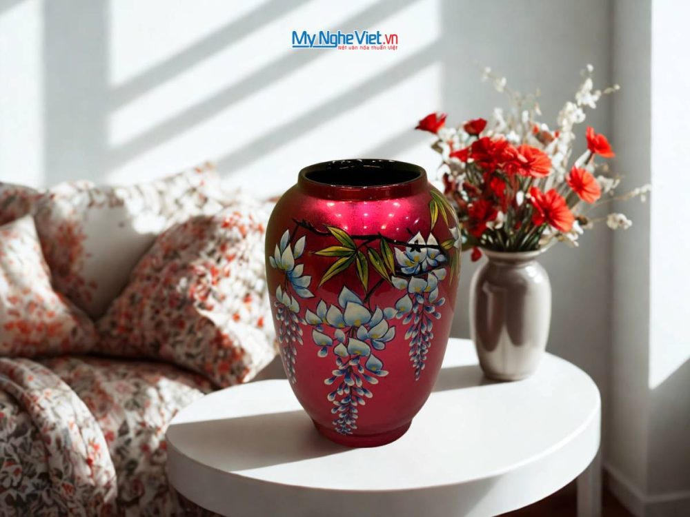 Lọ hoa sơn mài hoa tử đằng đắp nổi phù điêu