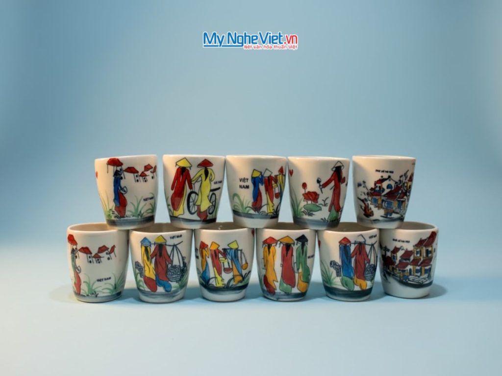 Ly -Cốc méo to vẽ cô gái