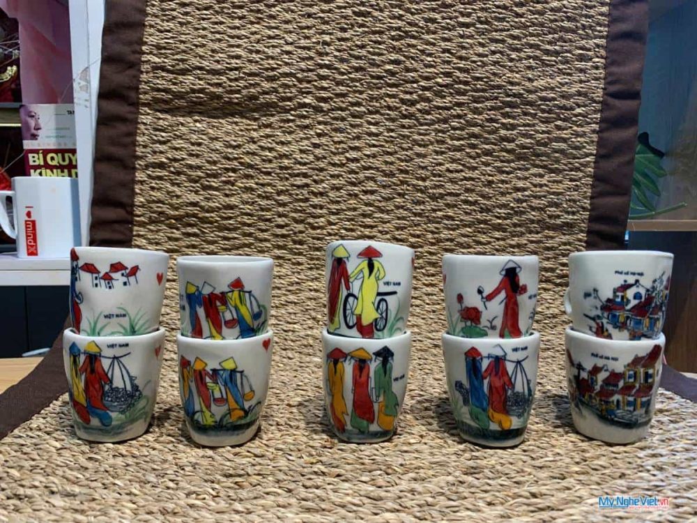 Ly sứ méo to vẽ cô gái