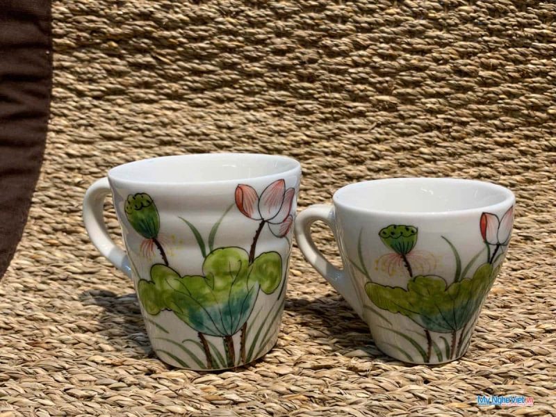 Ly sứ lớn vẽ sen - cá đỏ - cô gái