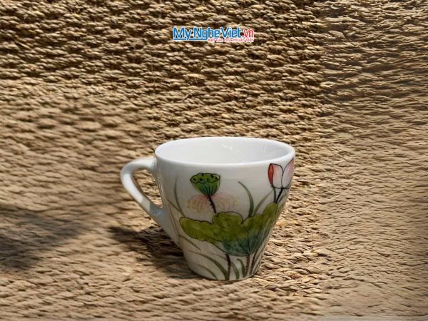 Ly sứ nhỏ vẽ sen