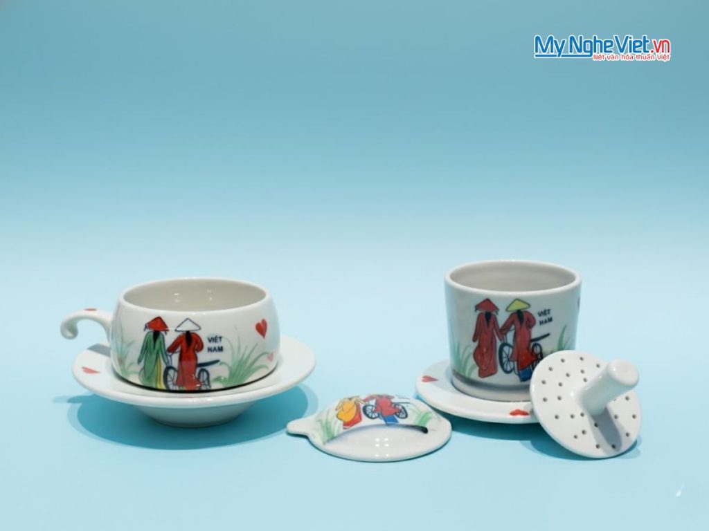 Phin cà phê thấp vẽ 2 cô gái