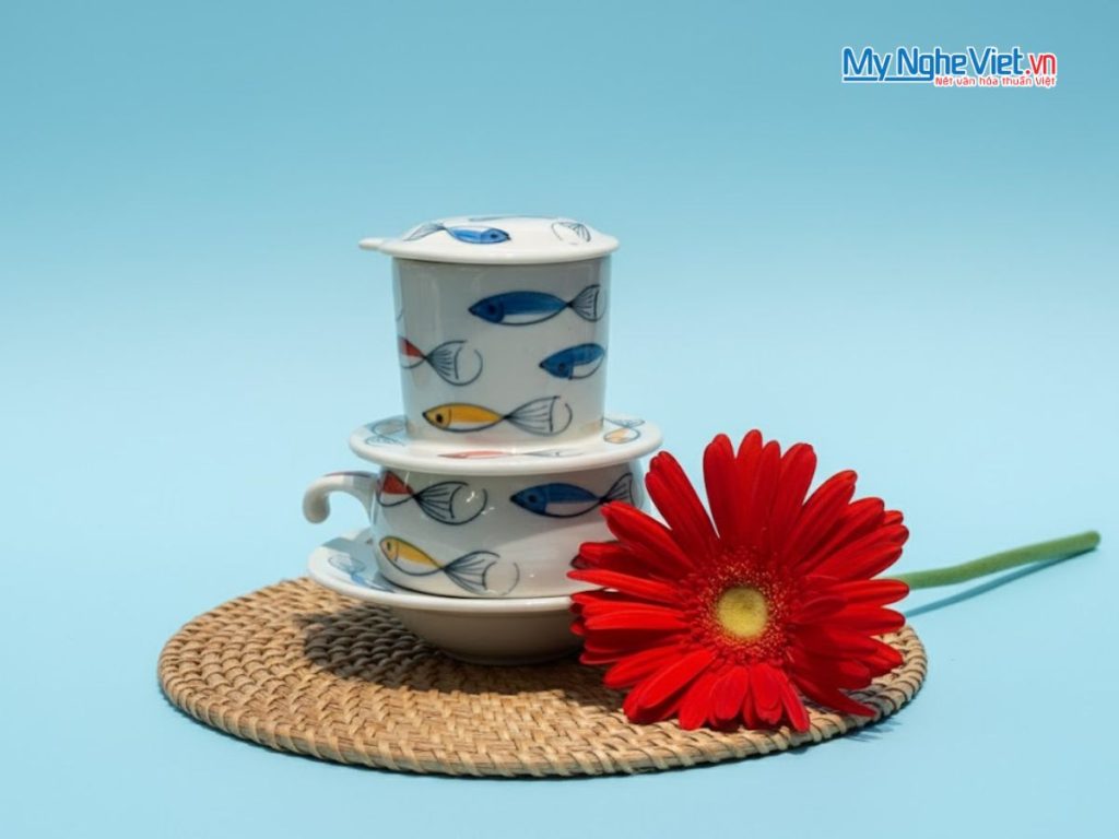 Phin cà phê thấp vẽ cá đàn màu