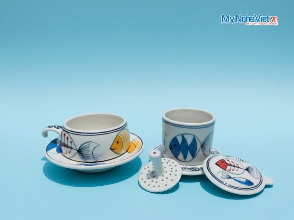 Phin cà phê thấp vẽ cá màu lớn