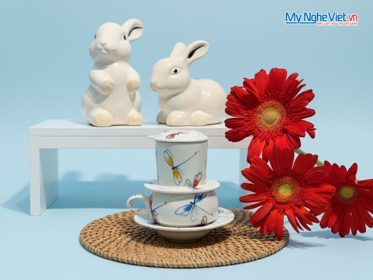 Phin cà phê thấp vẽ chuồn kim xanh đỏ