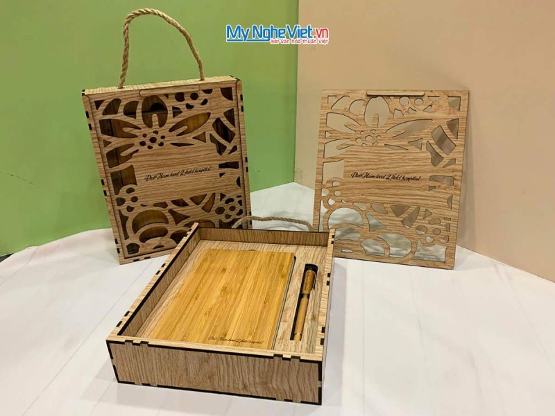 Quà tặng hộp gỗ và sổ bút