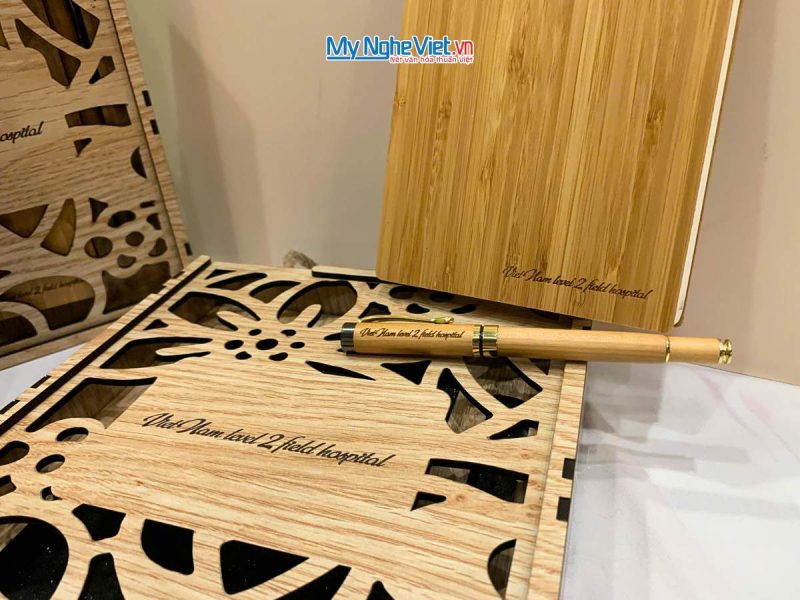 Quà tặng hộp gỗ và sổ bút
