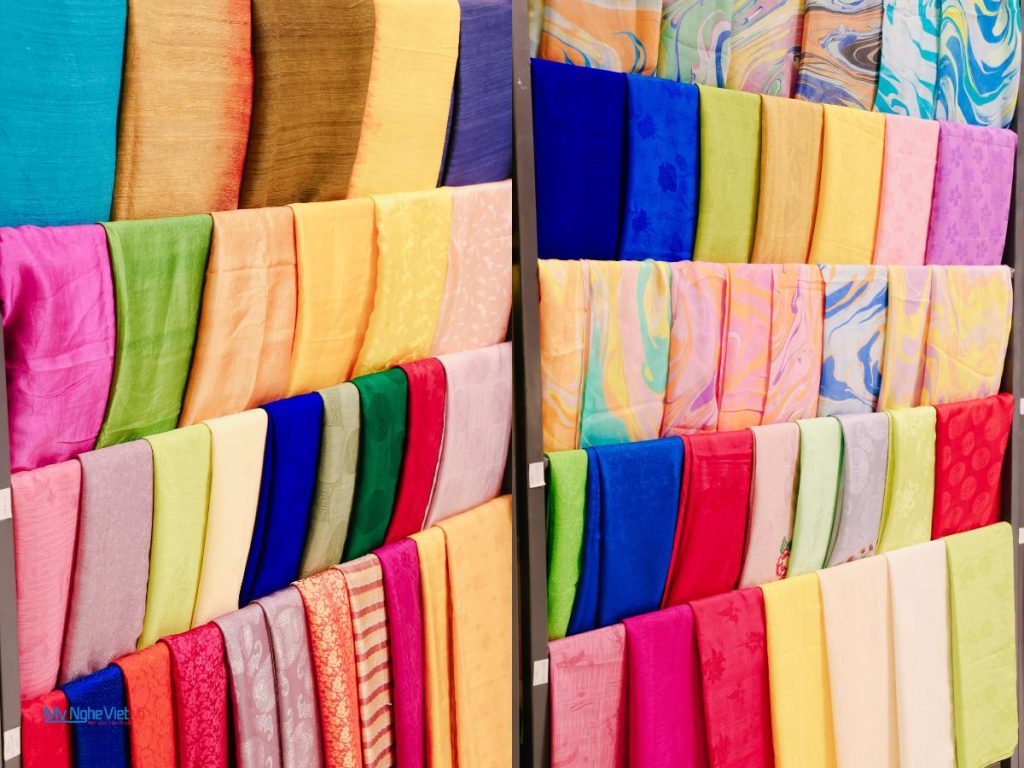 Showroom khăn lụa vuông