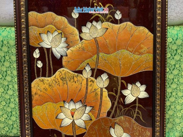 Tranh sơn mài hoa sen đắp nổi