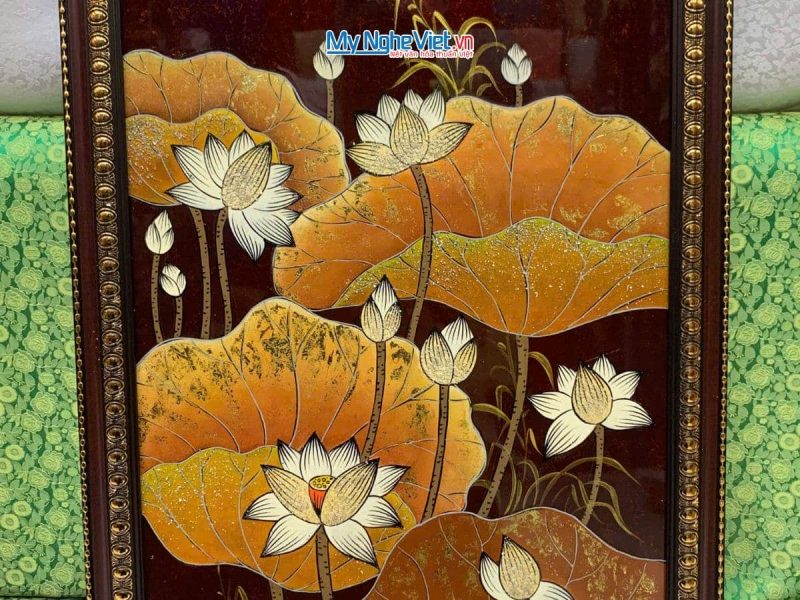 Tranh sơn mài hoa sen đắp nổi