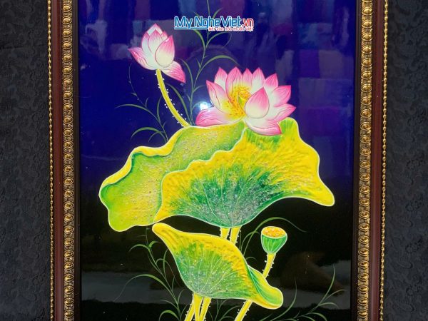Tranh sơn mài hoa sen đắp nổi