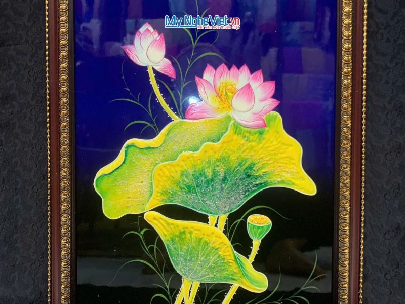 Tranh sơn mài hoa sen đắp nổi