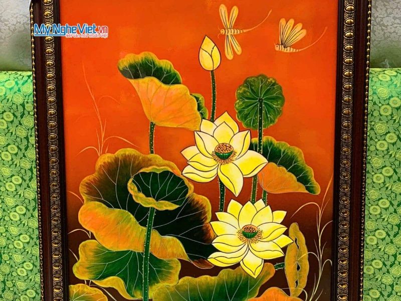 Tranh sơn mài hoa sen đắp nổi
