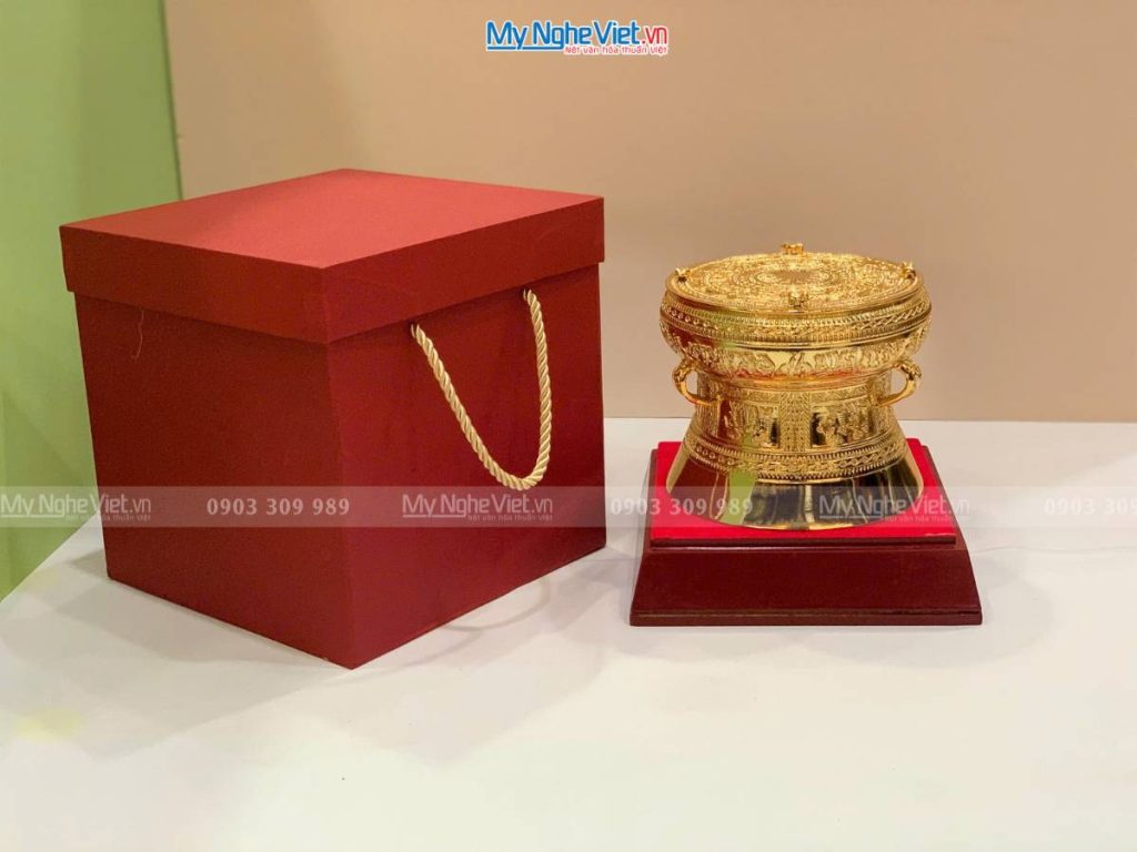 Trống đồng đúc mạ vàng 24K