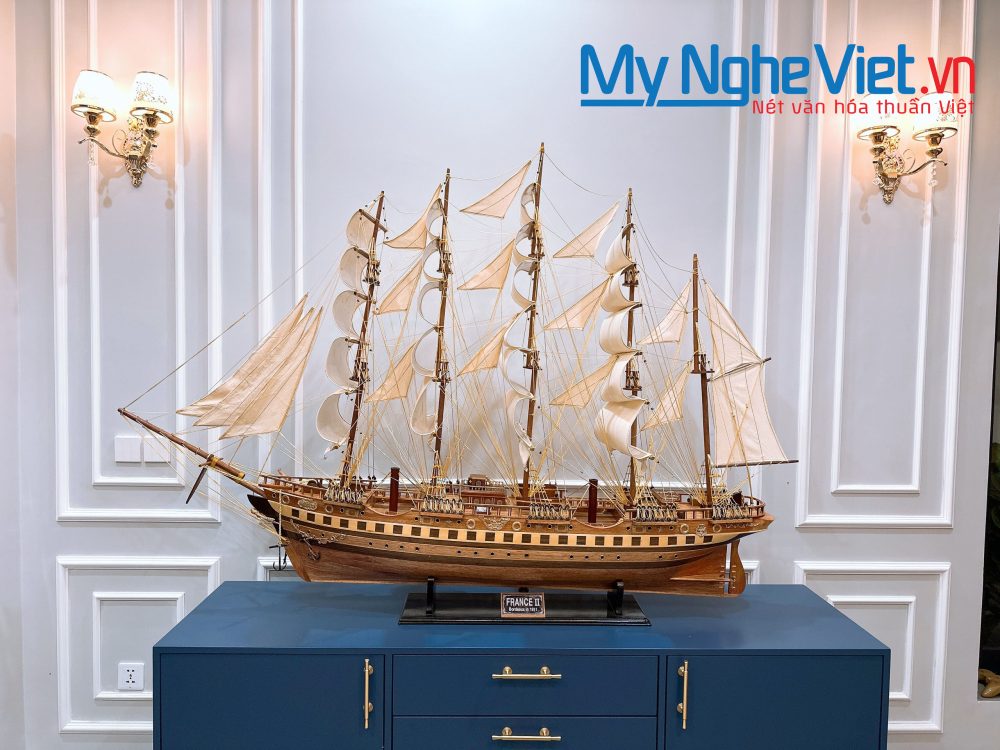 Mô hình thuyền buồm phong thủy France II gỗ tự nhiên (thân 80cmm) MNV-TB02