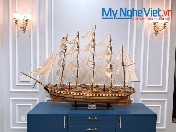 Mô hình thuyền buồm phong thủy France II gỗ tự nhiên (thân 80cmm) MNV-TB02
