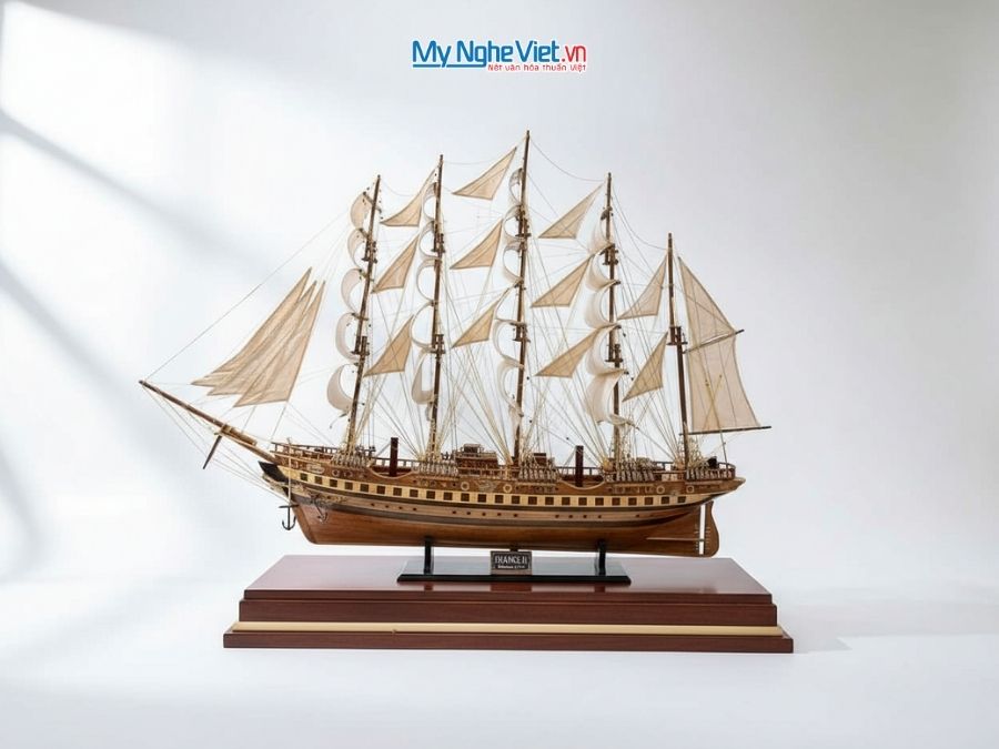 Mô hình thuyền buồm phong thủy France II gỗ tự nhiên