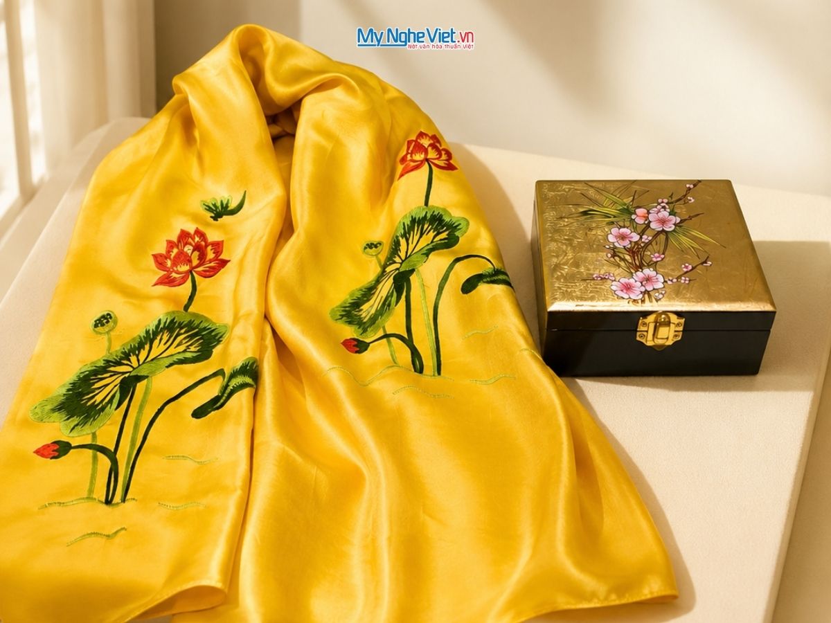 Set quà tặng hộp sơn mài và khăn lụa