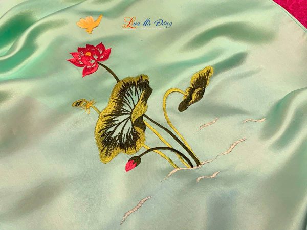 Khăn lụa trơn thêu sen xanh ngọc bích