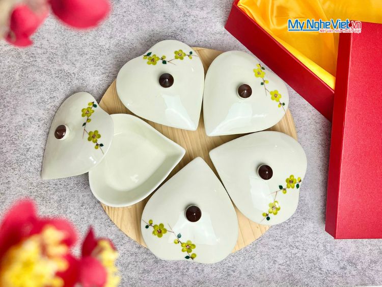 Bộ khay mứt gốm 5 ngăn hình tym vẽ hoa mai