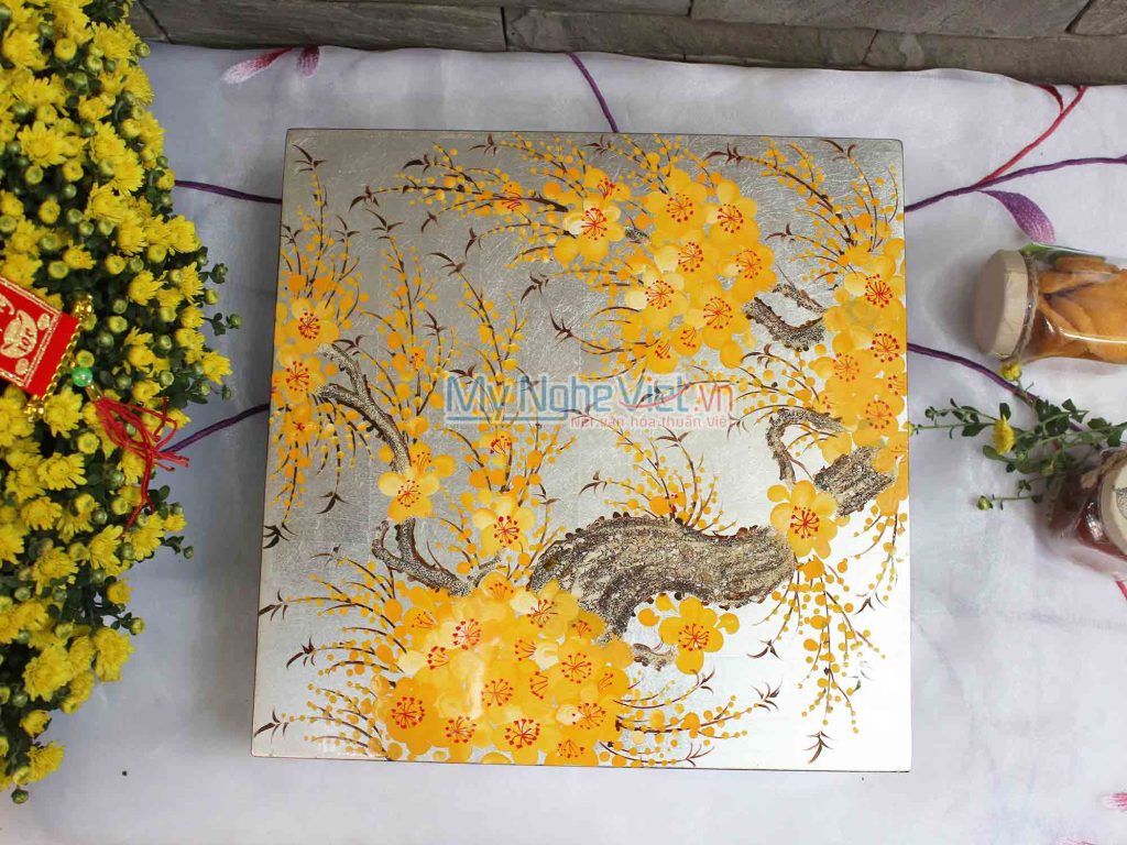 Hộp Mứt Tết Sơn Mài Đắp Bạc Vẽ Mai Vàng 4 Ngăn