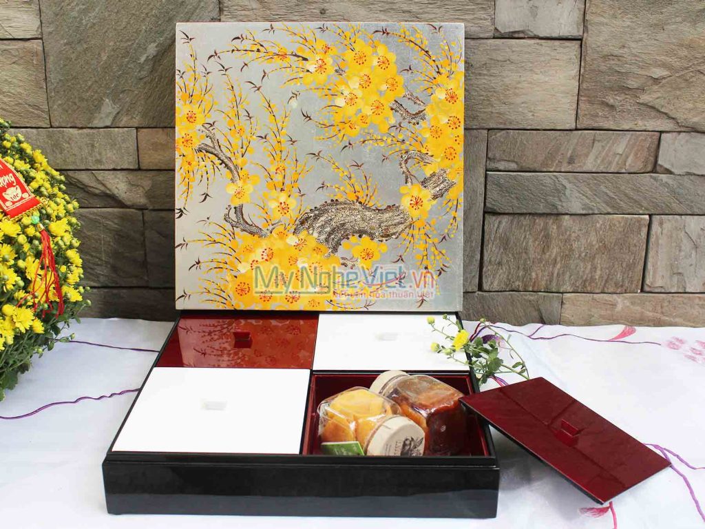 Hộp Mứt Tết Sơn Mài Đắp Bạc Vẽ Mai Vàng 4 Ngăn