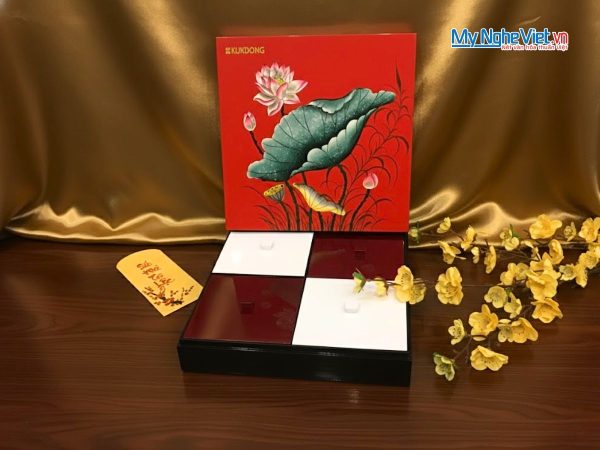 Hộp Mứt Tết Sơn Mài Hoa Sen Đỏ