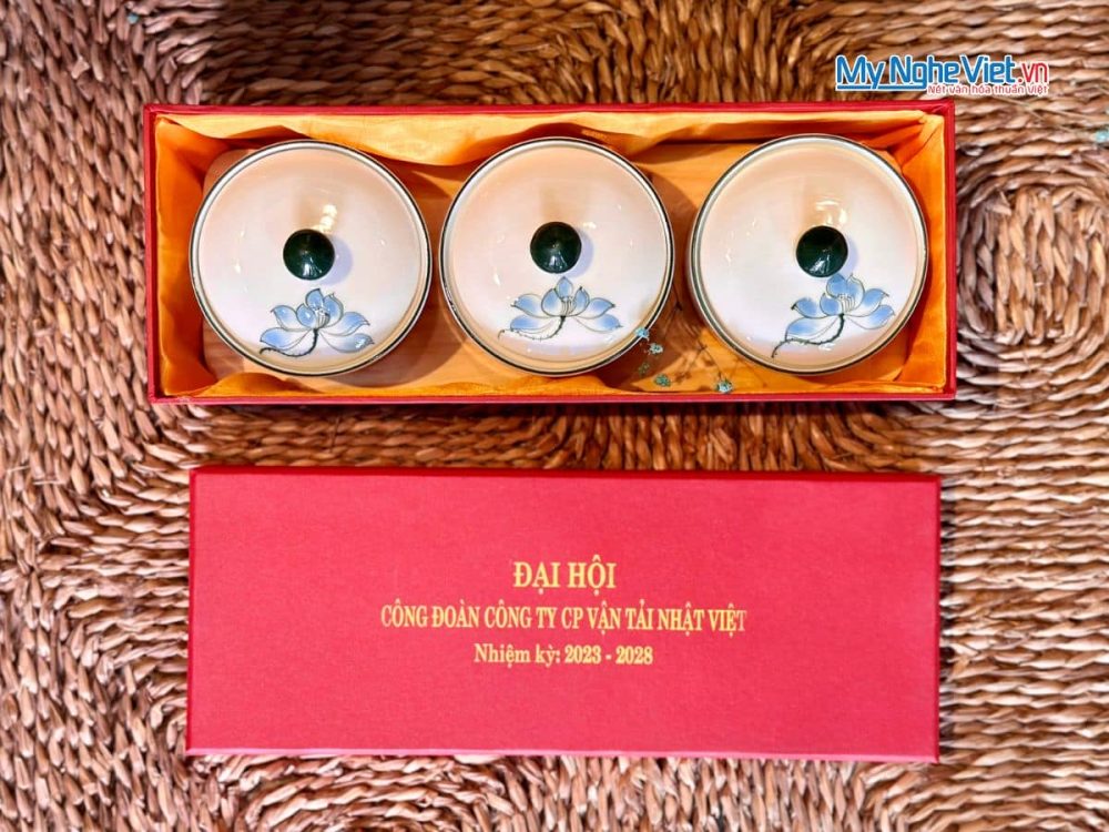 Bộ ba hủ mứt tròn vẽ hoa sen khay đế gỗ