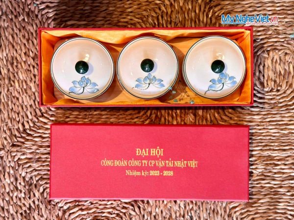 Bộ ba hủ mứt tròn vẽ hoa sen khay đế gỗ