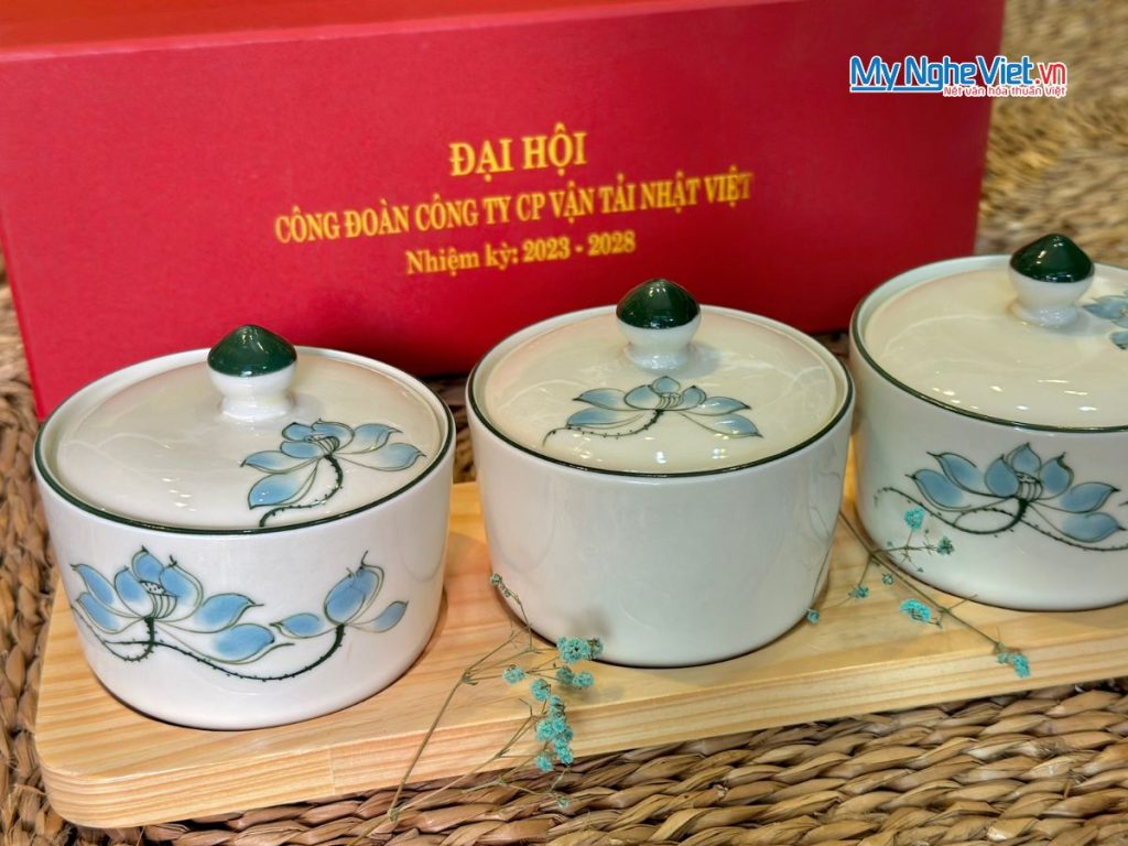 Bộ ba hủ mứt tròn vẽ hoa sen khay đế gỗ