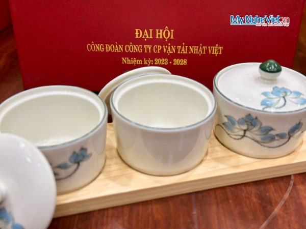 Bộ ba hủ mứt tròn vẽ hoa sen khay đế gỗ