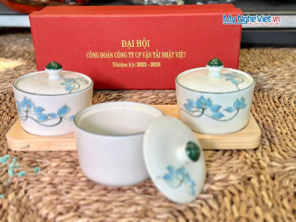 Bộ ba hủ mứt tròn vẽ hoa sen khay đế gỗ