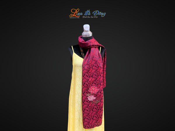 Khăn lụa thêu tay họa tiết đuôi công đỏ đen