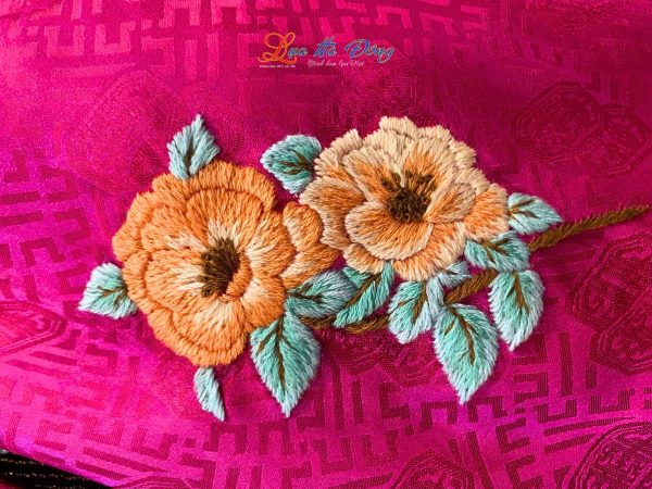 Khăn lụa thêu tay song thọ hồng