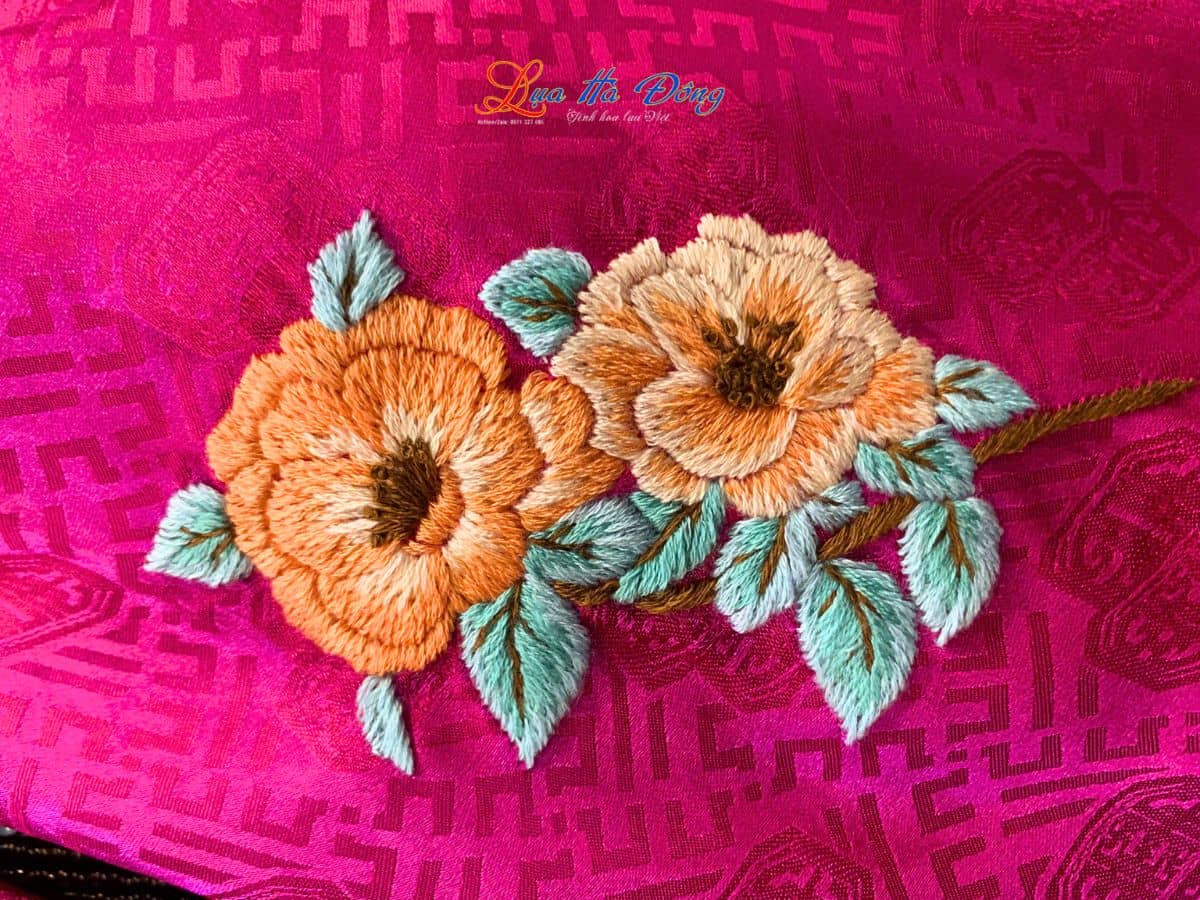 Khăn lụa thêu tay song thọ hồng