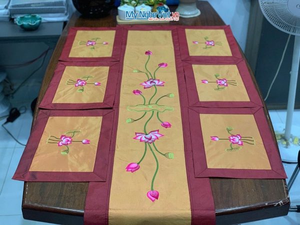 Bộ khăn trải bàn màu cam thêu hoa sen