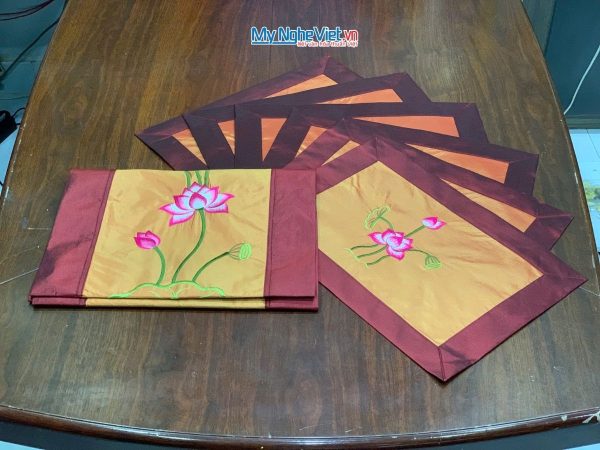 Bộ khăn trải bàn màu cam thêu hoa sen