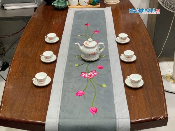 Bộ khăn trải bàn màu xám thêu hoa sen