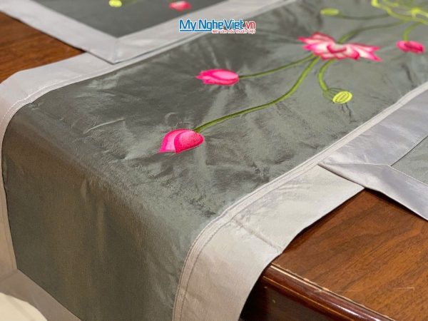 Bộ khăn trải bàn màu xám thêu hoa sen