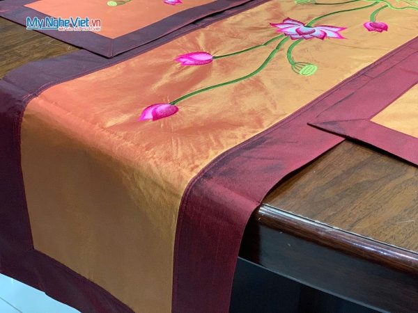 Bộ khăn trải bàn màu cam thêu hoa sen
