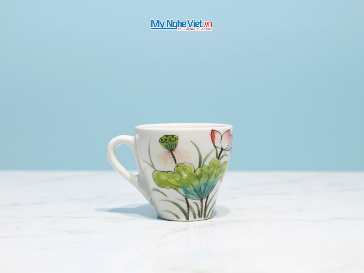Ly sứ nhỏ vẽ sen
