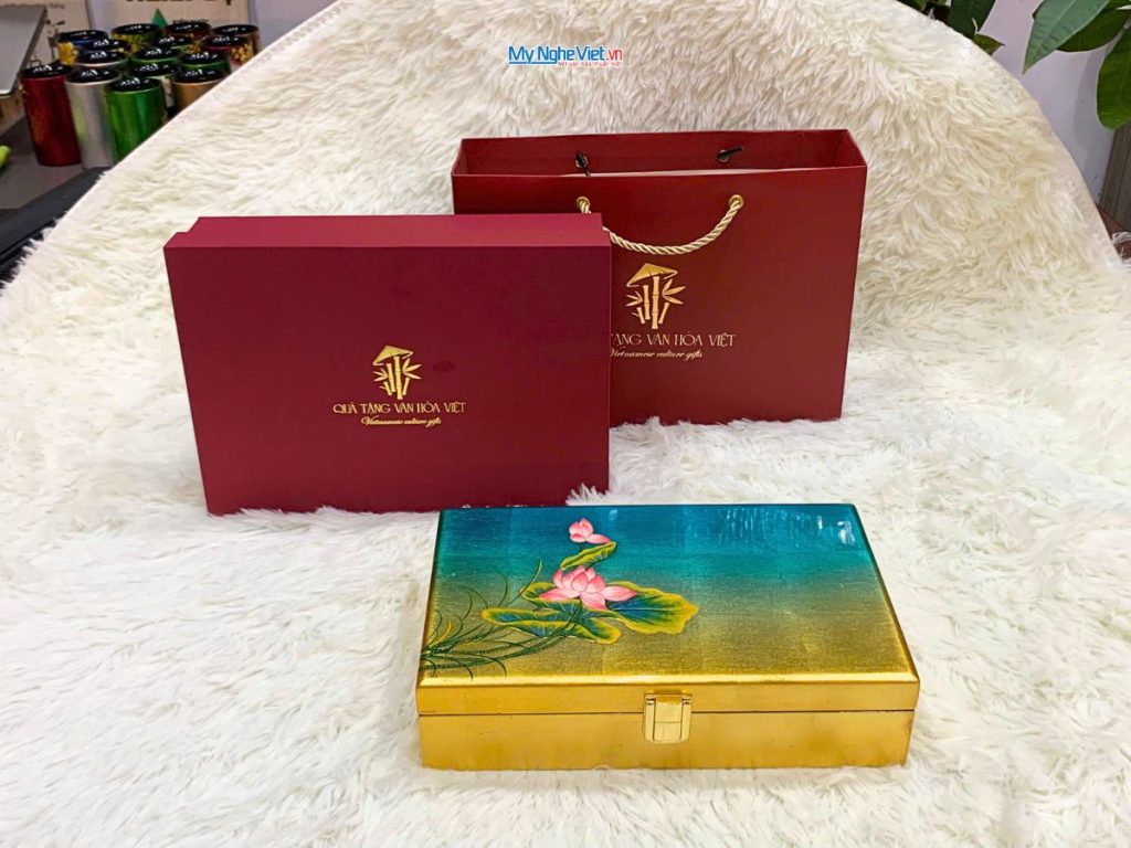 Quà tặng hộp trang sức sơn mài họa tiết hoa sen vẽ tay